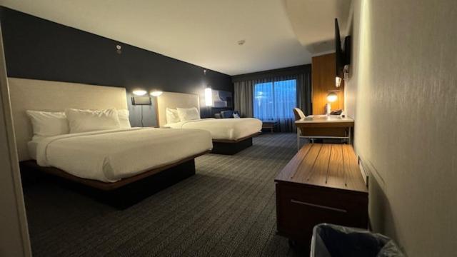 Отель Courtyard By Marriott Кингстон Экстерьер фото