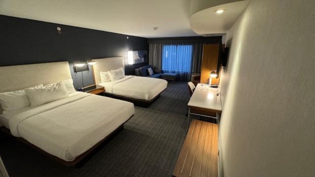 Отель Courtyard By Marriott Кингстон Экстерьер фото