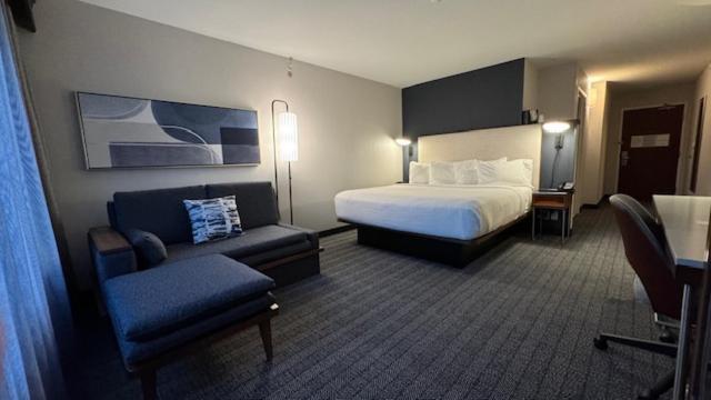 Отель Courtyard By Marriott Кингстон Экстерьер фото