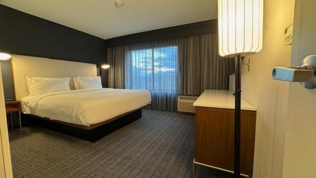 Отель Courtyard By Marriott Кингстон Экстерьер фото