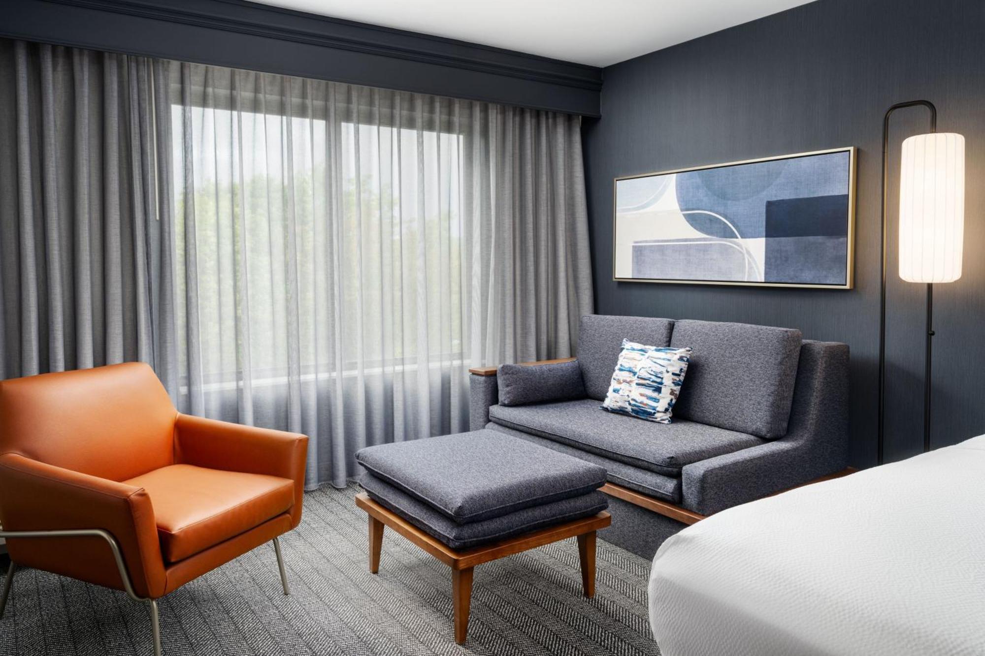 Отель Courtyard By Marriott Кингстон Экстерьер фото