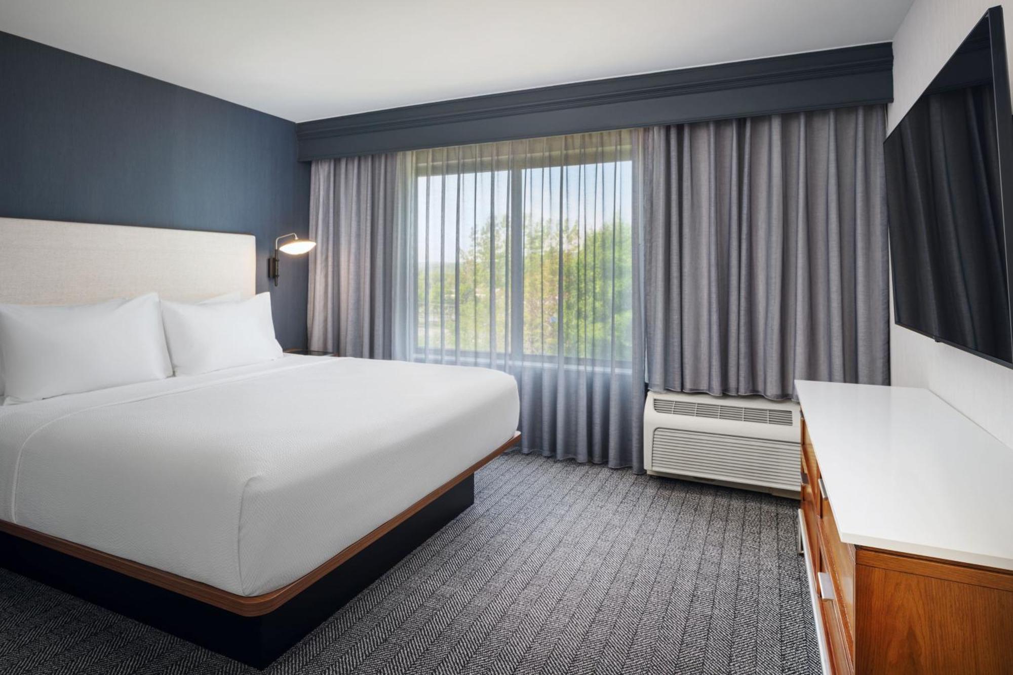 Отель Courtyard By Marriott Кингстон Экстерьер фото