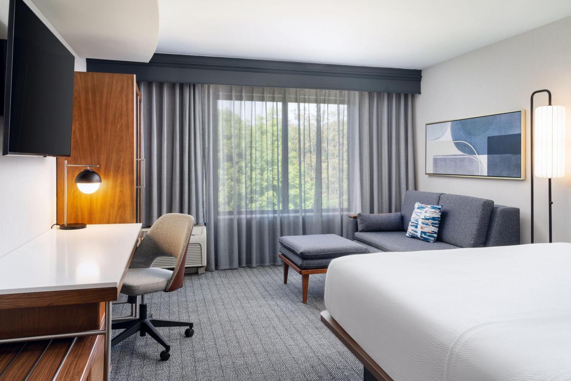 Отель Courtyard By Marriott Кингстон Экстерьер фото
