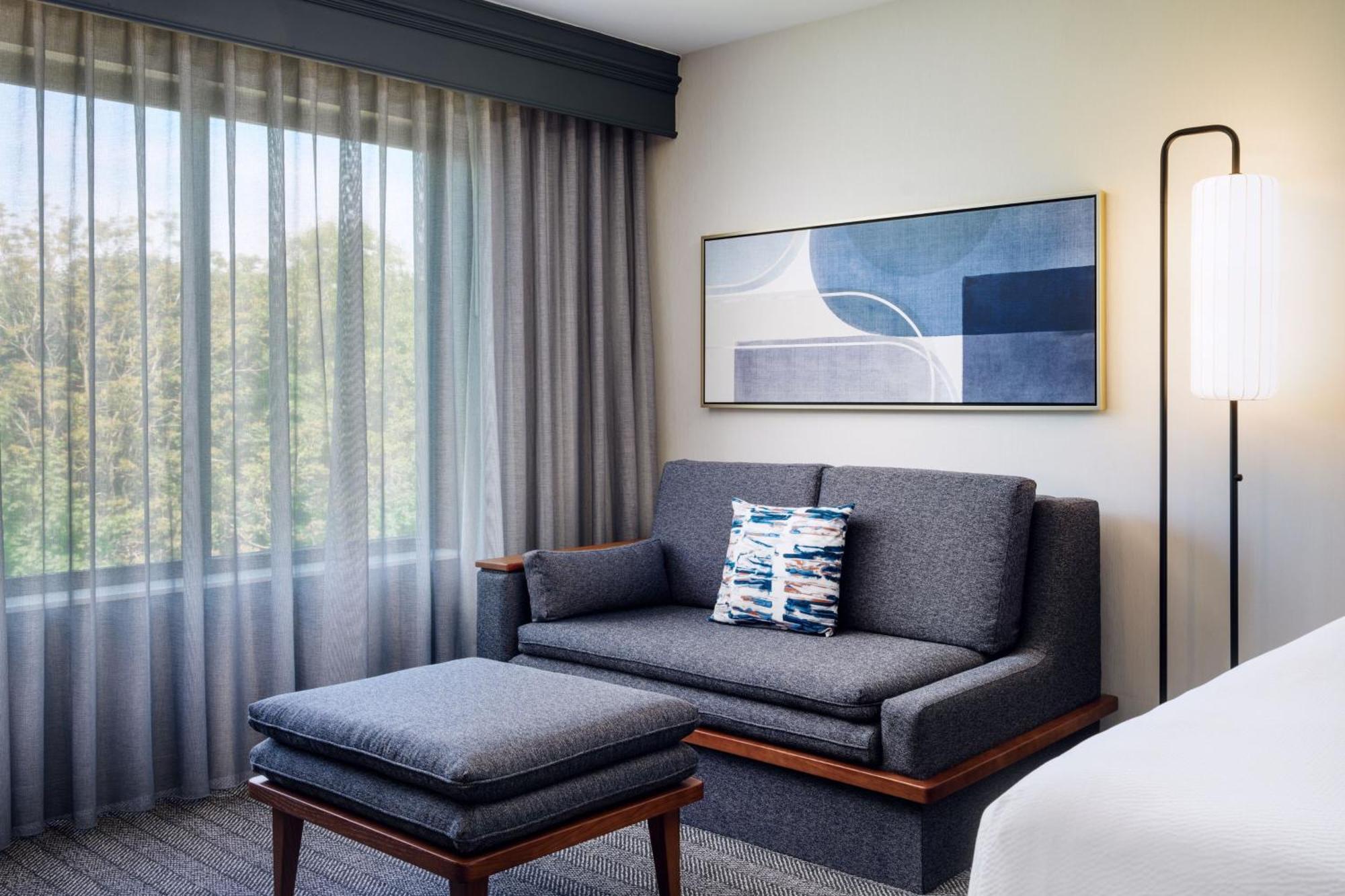 Отель Courtyard By Marriott Кингстон Экстерьер фото
