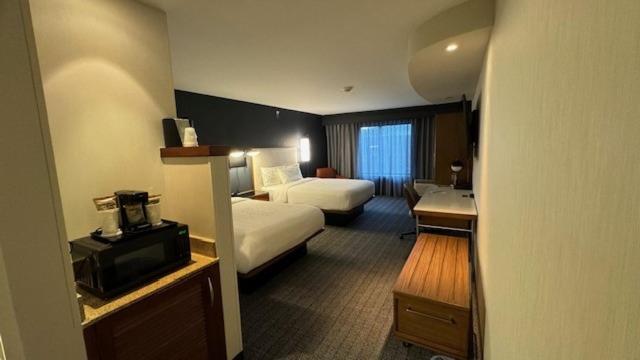 Отель Courtyard By Marriott Кингстон Экстерьер фото