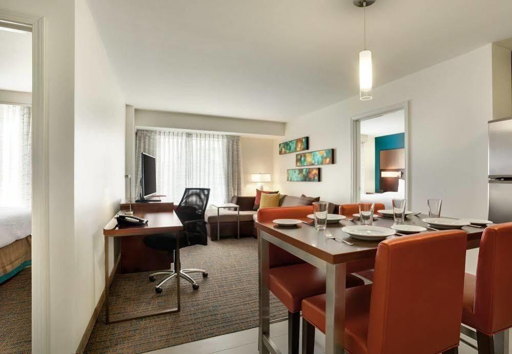 Отель Courtyard By Marriott Кингстон Экстерьер фото