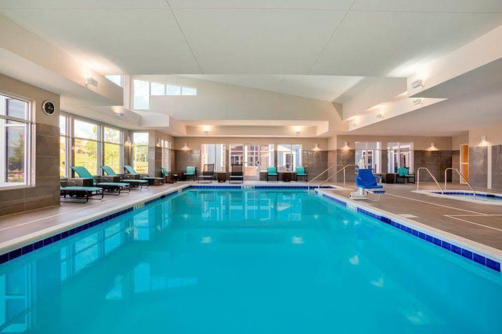 Отель Courtyard By Marriott Кингстон Экстерьер фото